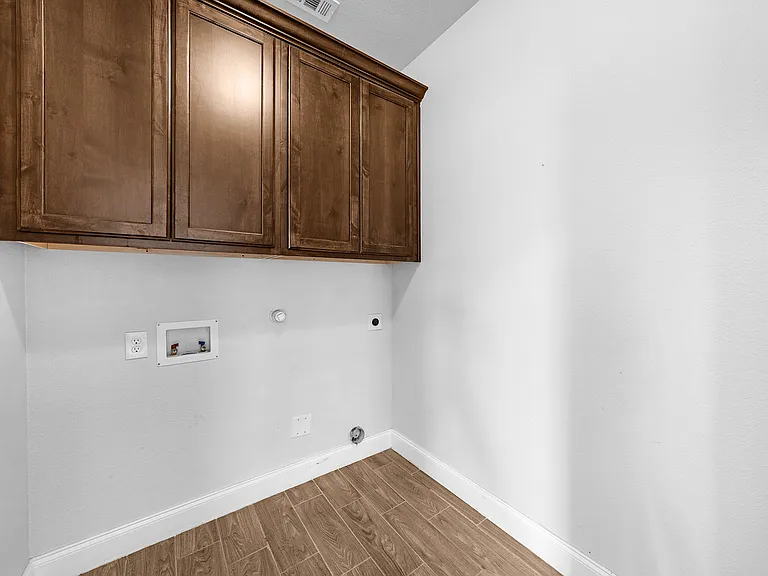 4810 Jefferson St — Photo 16