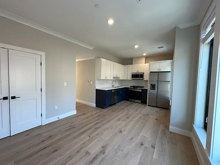 157 Everett St #305E — Photo 3