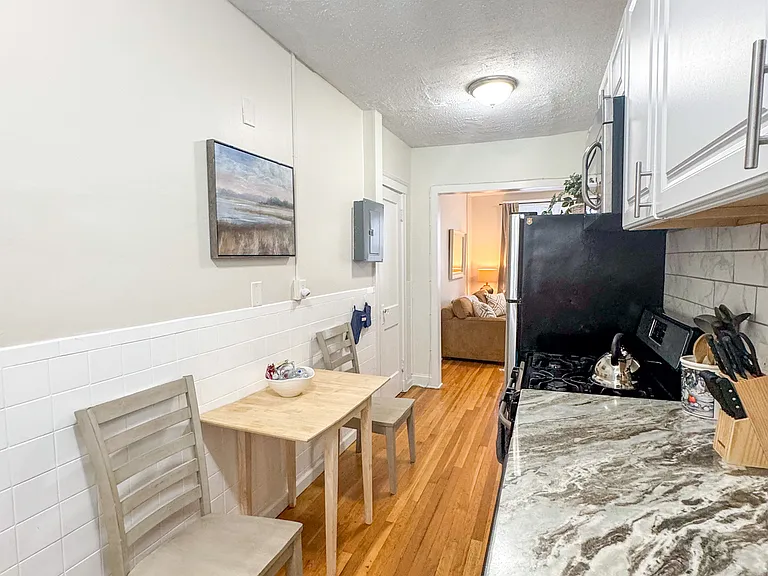 191 Kent St #5 — Photo 5