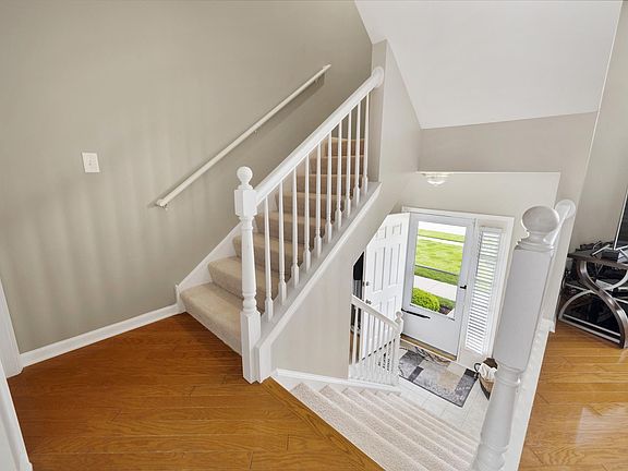 4th image of 1717 Fieldstone Dr N