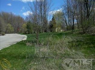 35 Abby Brook Ln, Howell, MI 48843