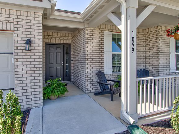 3rd image of 1059 Macoun Dr