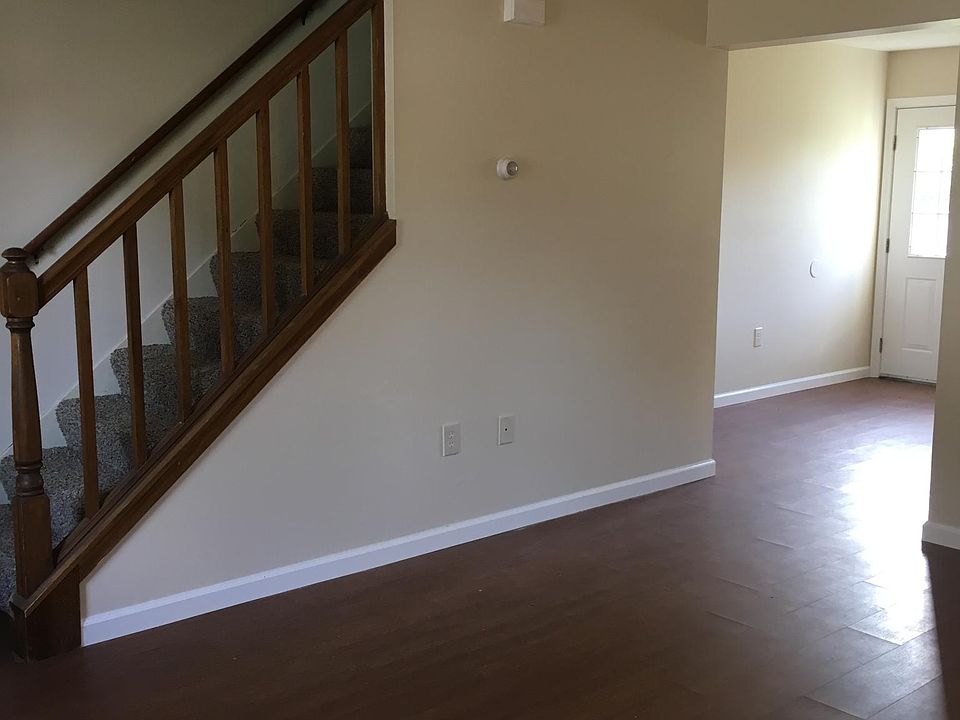 2nd image of 1418 Custer Dr