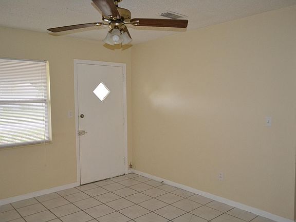 5th image of 3029 W Helen Ave