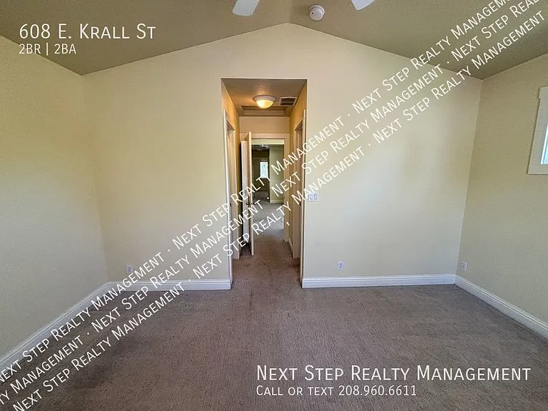 608 E Krall St — Photo 15