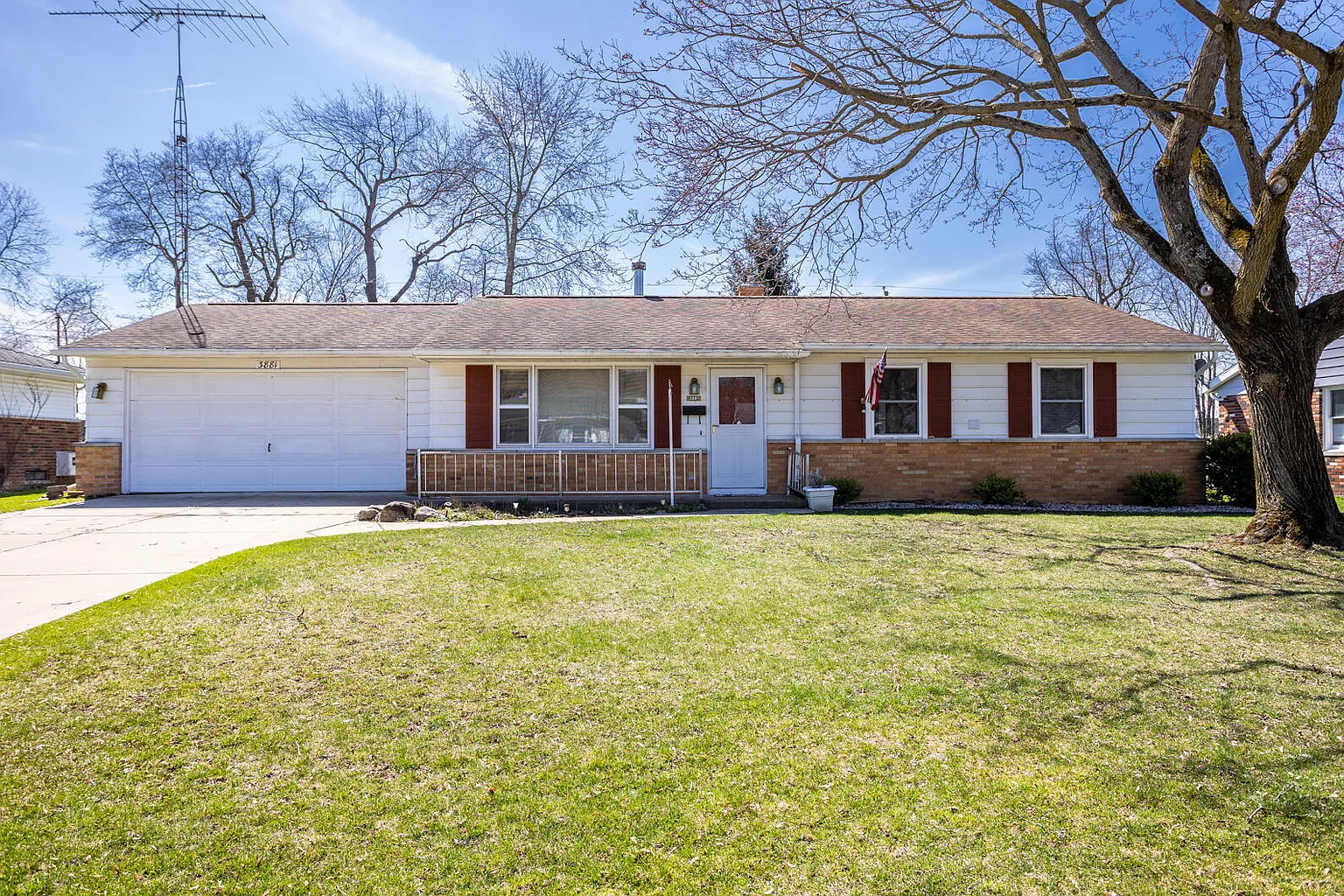 3881 Kirkwood St photo 1