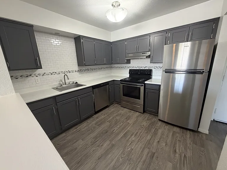 Academy Heights Apartments — Photo 16