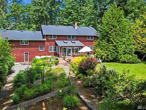 Classic colonial entry way with Birch Hard wood floors, solid core doors. 