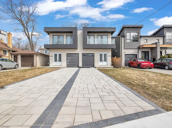 25 A Pine Ave N, Mississauga, ON L5H 2P9