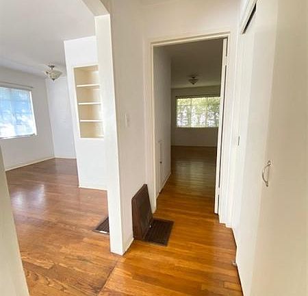 5th image of 1106 Garden St