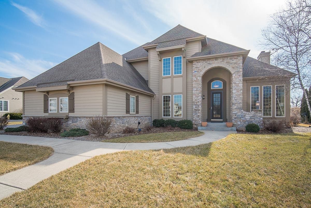 1831 River Lakes Rd S, Oconomowoc, WI 53066 Zillow