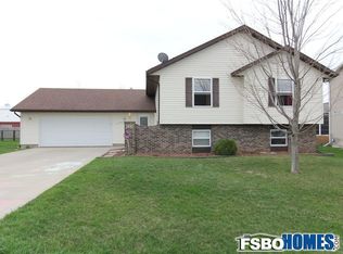 111 Bear Creek Ct, Palo, IA 52324