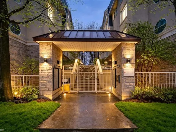 28 Stadium Rd #132, Toronto, ON M5V 3P4