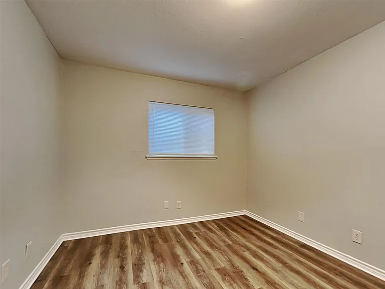 1504 Carnation Dr — Photo 14