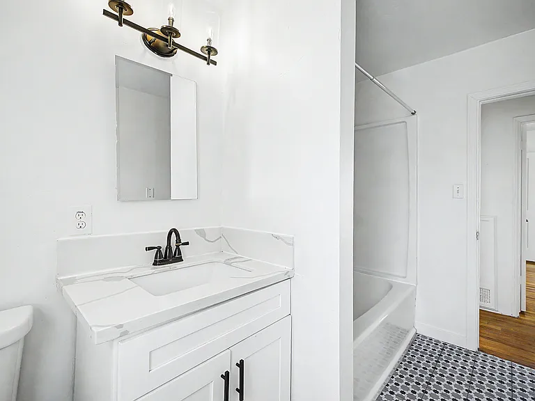Las Palmas Apartments — Photo 18