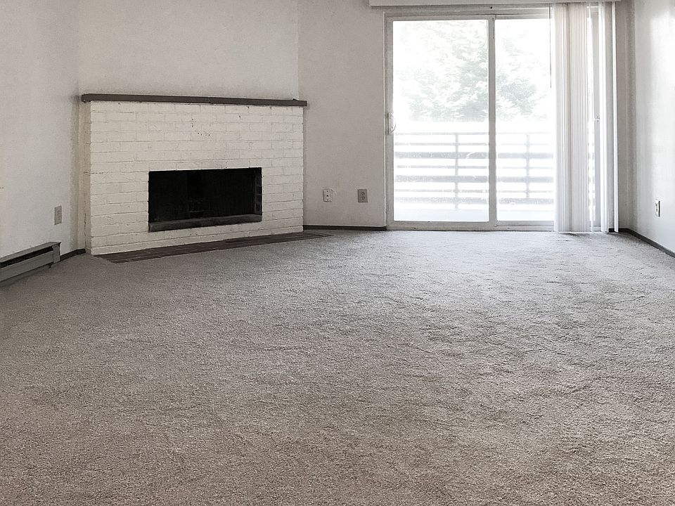 Spacious living room