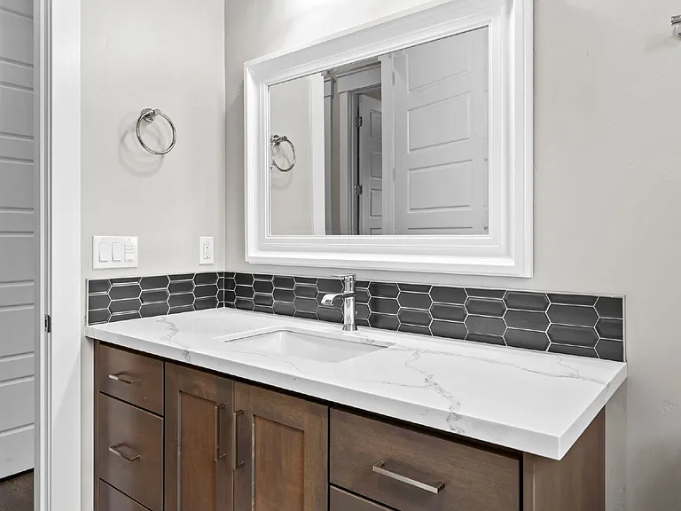 2934 E Murchison St — Photo 22