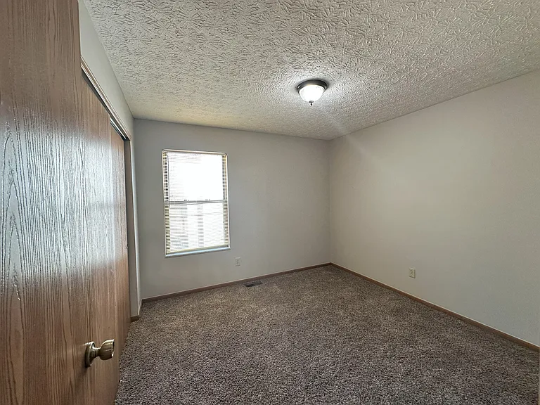 4049 Sandy Ridge Dr — Photo 13