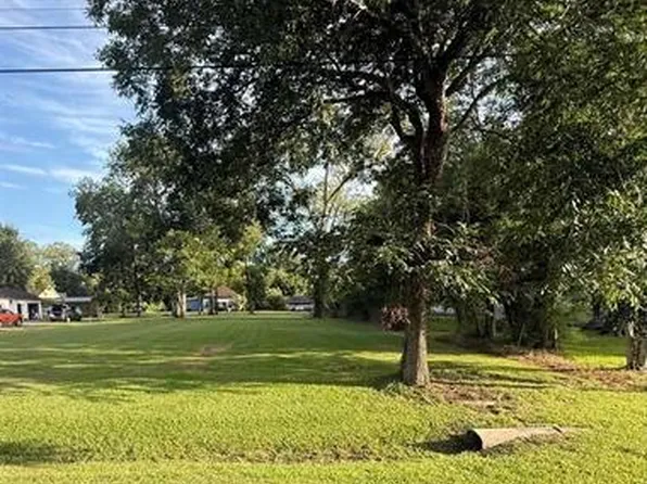 E Cora Lee St, Sour Lake, TX 77659
