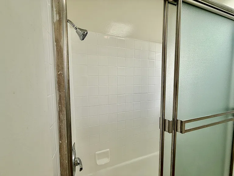 Vine Street Apartments — Photo 31