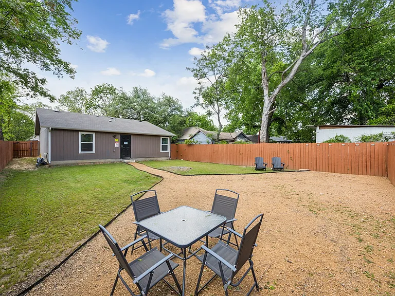 2326 Harding St — Photo 24