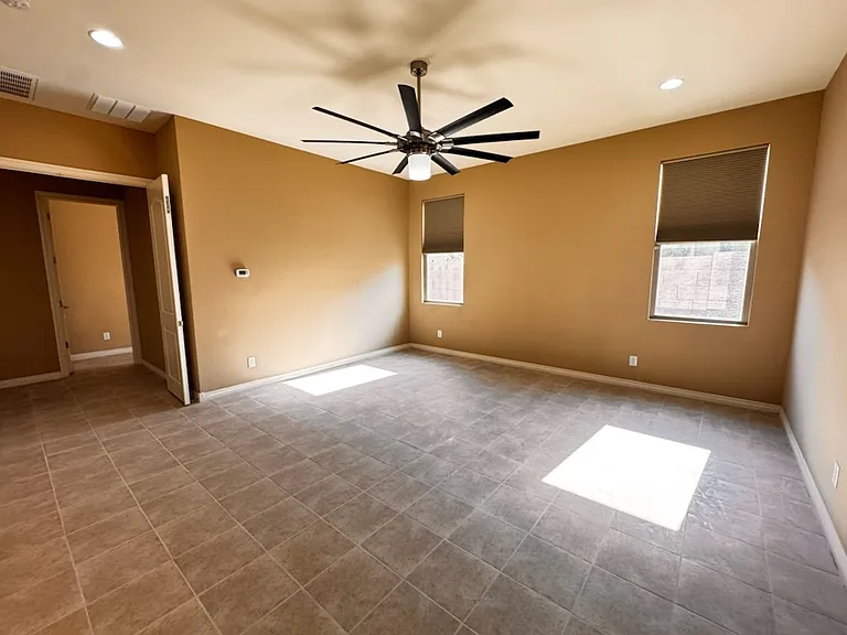 268 E Powell Way — Photo 30