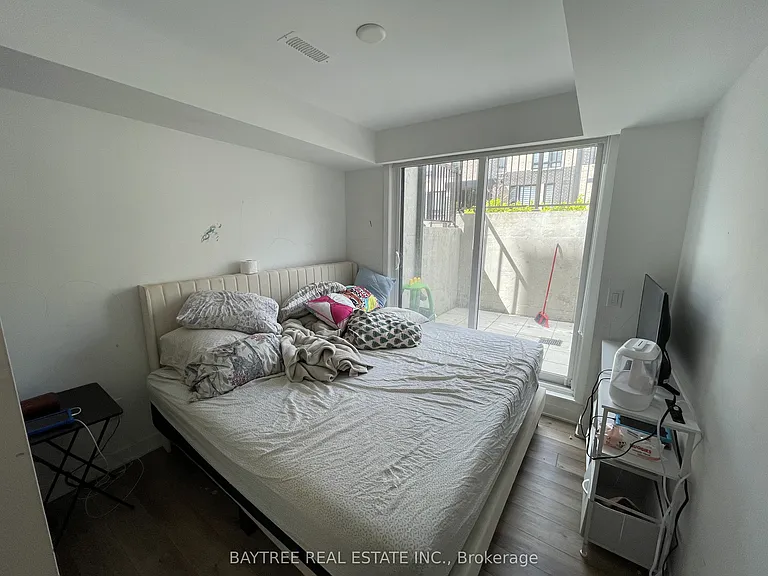 40 Ed Clark Gdns #Townhouse 21 — Photo 9