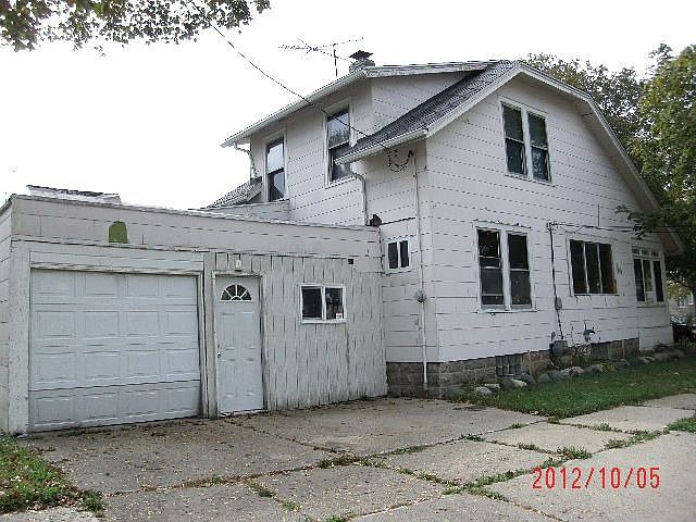 2nd image of 1401 Brabyn Ave