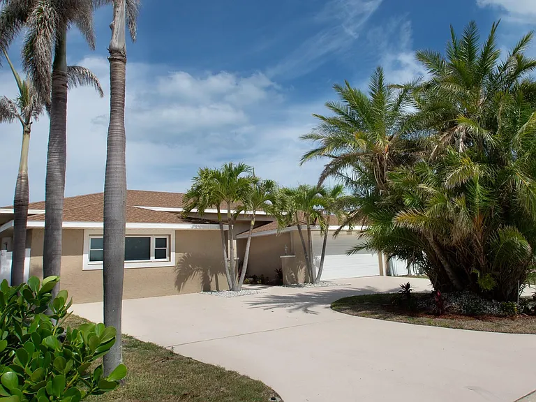 2504 Hibiscus Dr — Photo 3