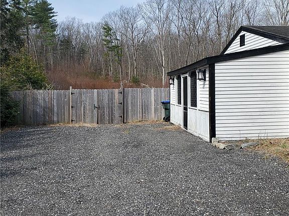 3rd image of 121 Dexter Ln