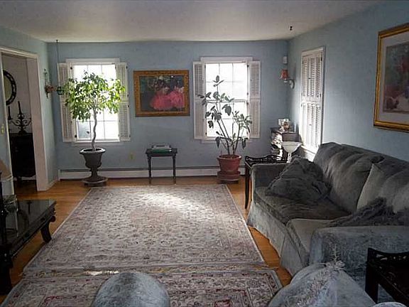 4th image of 20 Balsam Dr