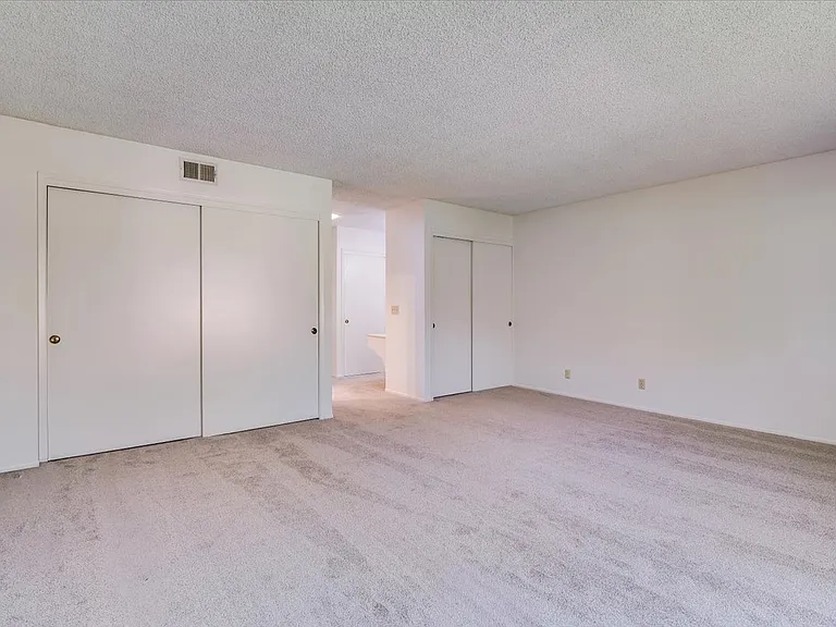 18 Stanford Cir — Photo 12