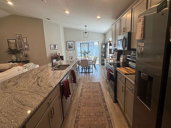5th image of 504 Enaya St