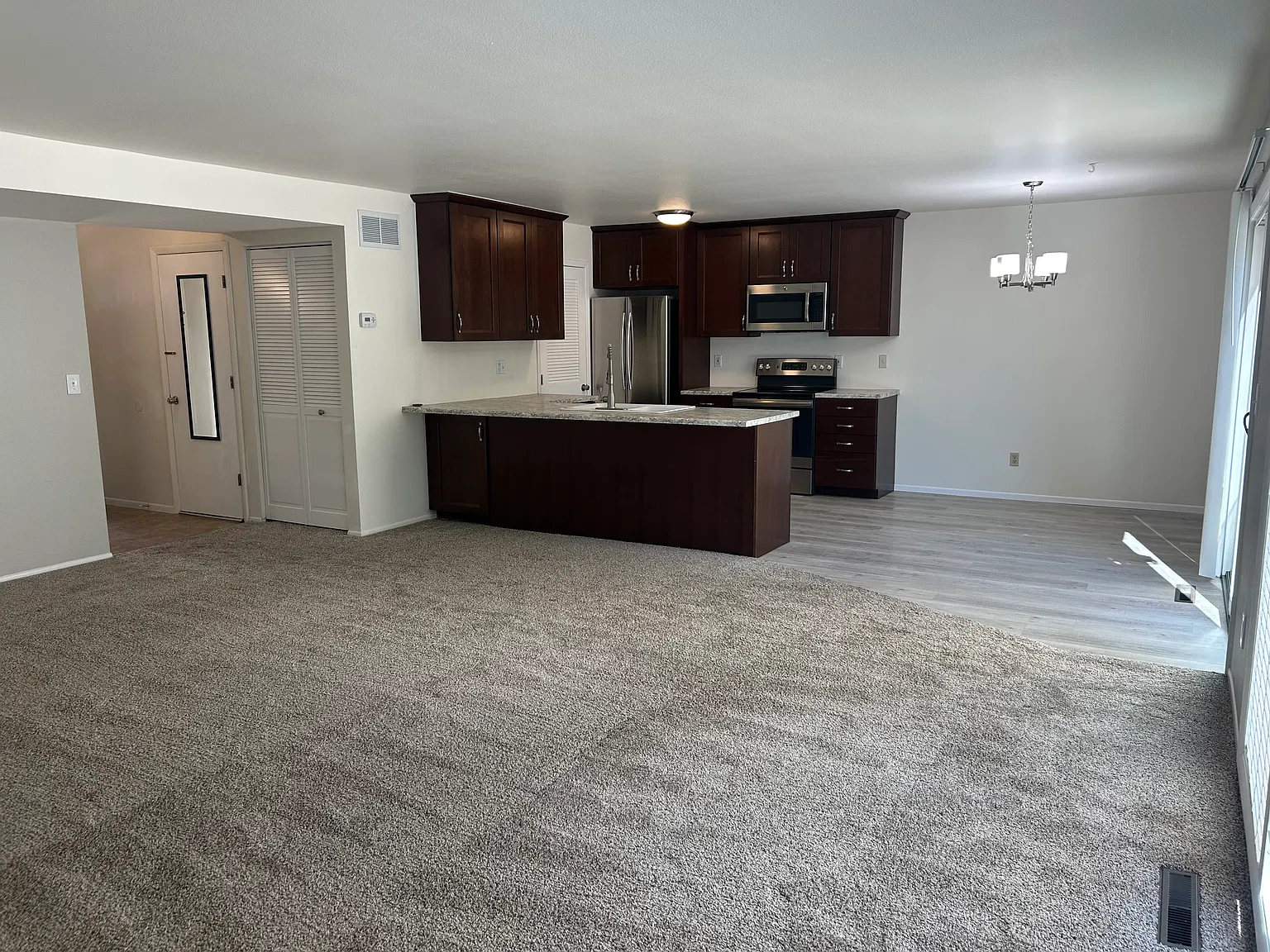 2 bed, 1680 sqft, $2,050 — Photo 3