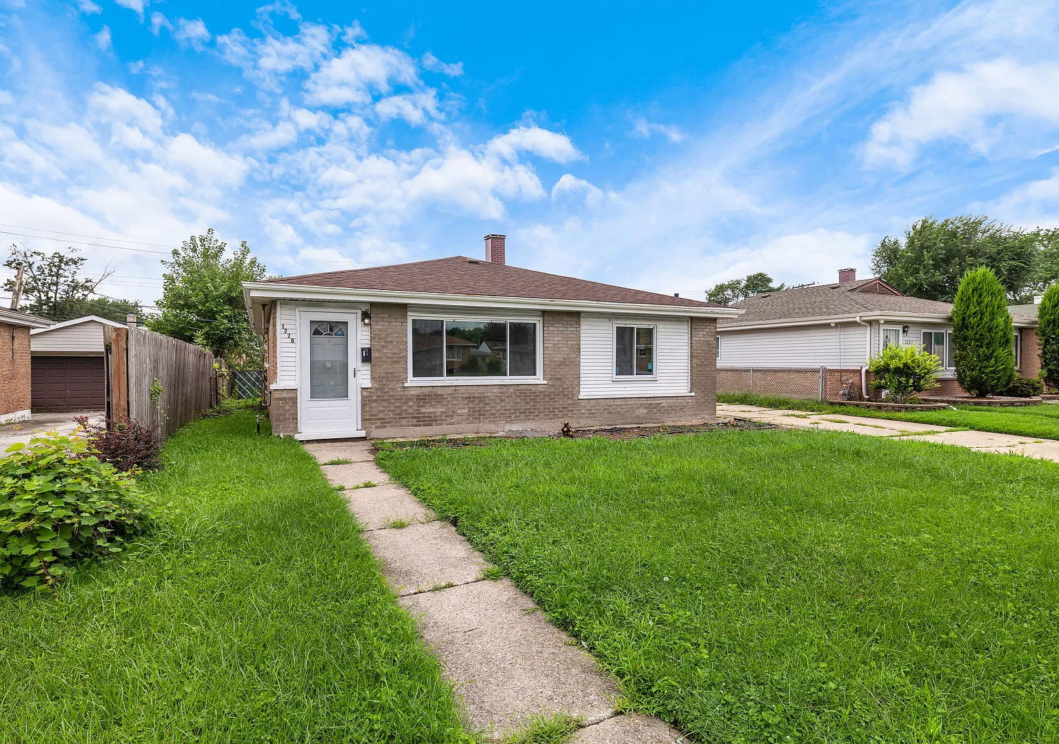 3 bed, 1.5 bath, 1147 sqft, $2,150 — Photo 2