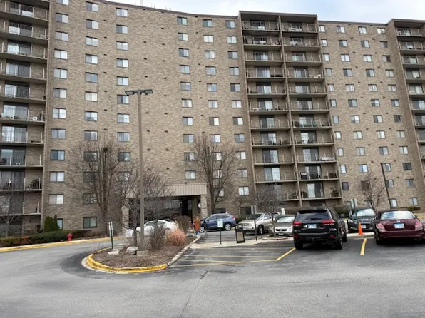 6340 Americana Dr APT 1102, Willowbrook, IL 60527