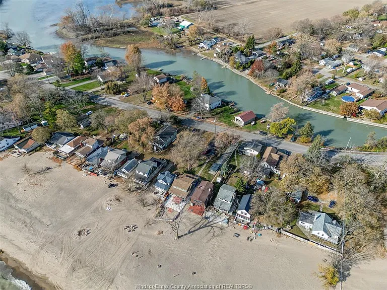 1049 Heritage Rd — Photo 45