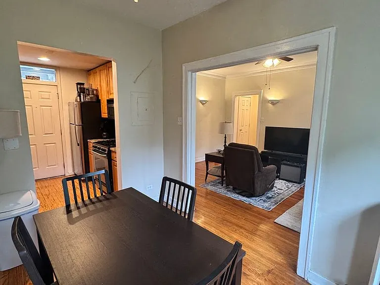 613 W Arlington Pl — Photo 9