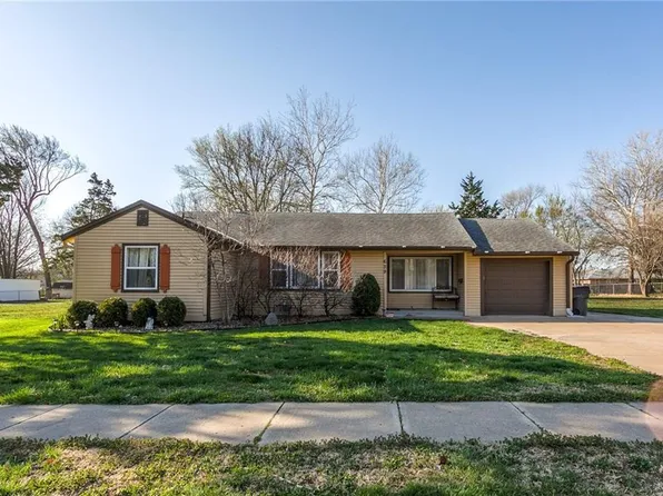 629 W Elm St, Olathe, KS 66061