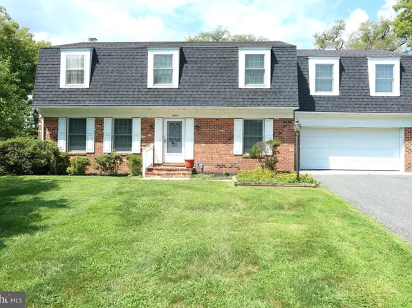 15 Lochmoor Ct, Lutherville Timonium, MD 21093