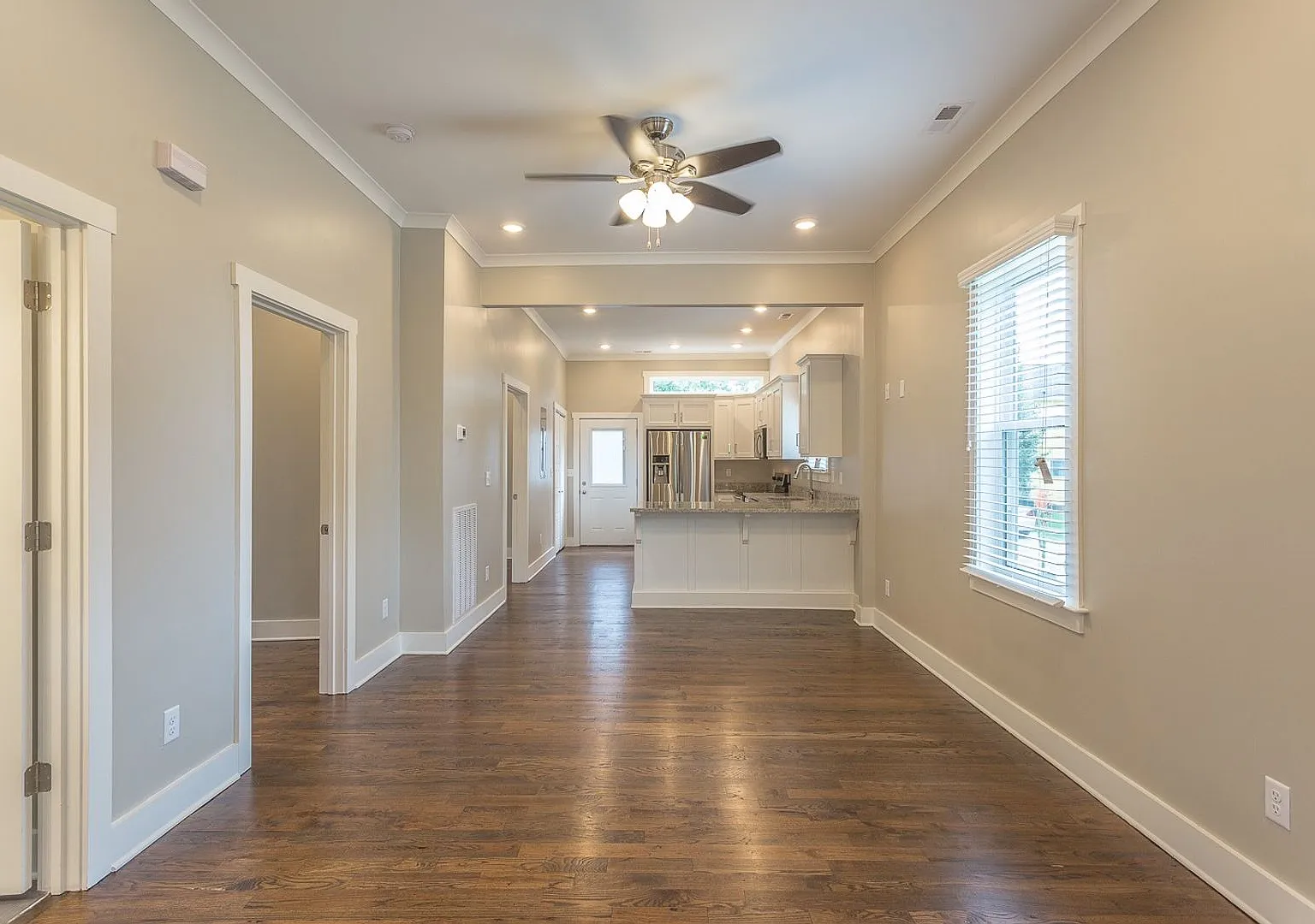 3 Bedroom Home Close To Utc, Lawncare Included! — Photo 2