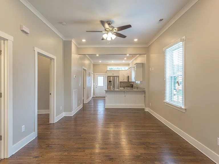 1008 Fairview Ave — Photo 2