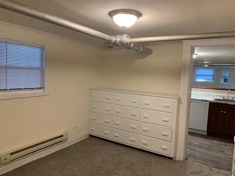 1045 W Barry Ave — Photo 6
