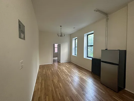 Rented by Premier Metro Realty Corp | media 9