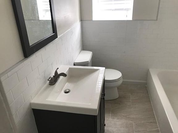 4th image of 1042 W Beech St #1