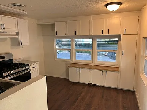 763 W Avenue L #14 — Photo 17
