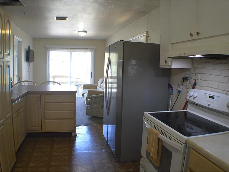 549 San Bernardino St — Photo 9