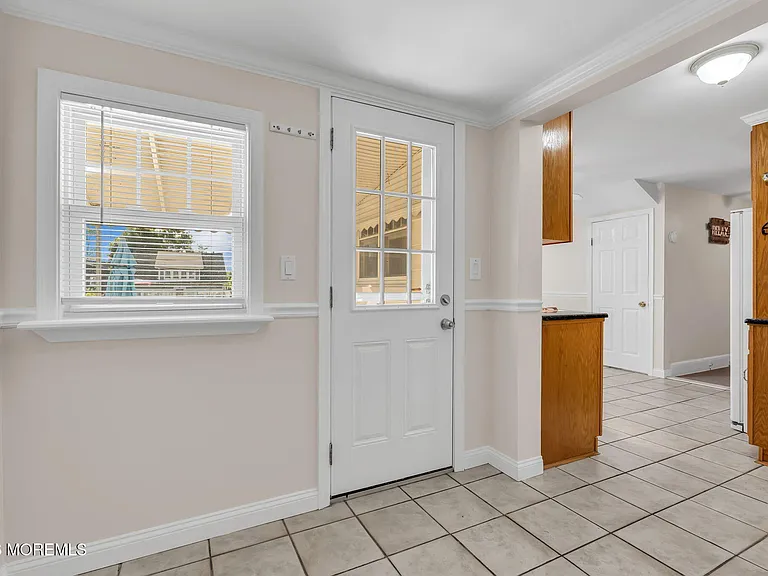 37 Highland Ave — Photo 23