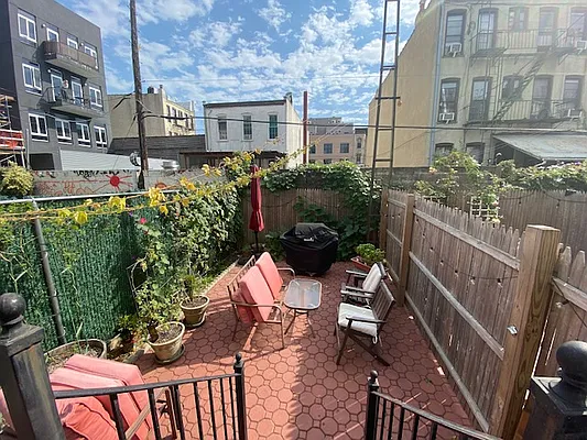 Rented by The InHouse Group | media 17