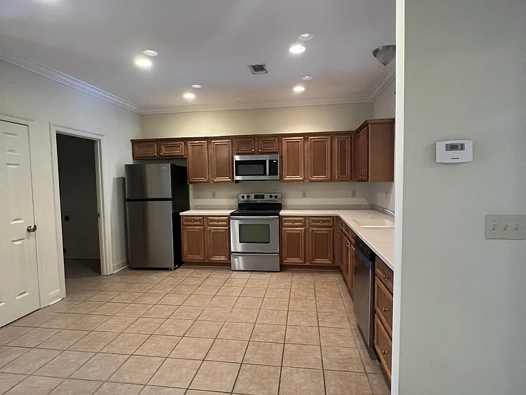 918 Jefferson Dr — Photo 7